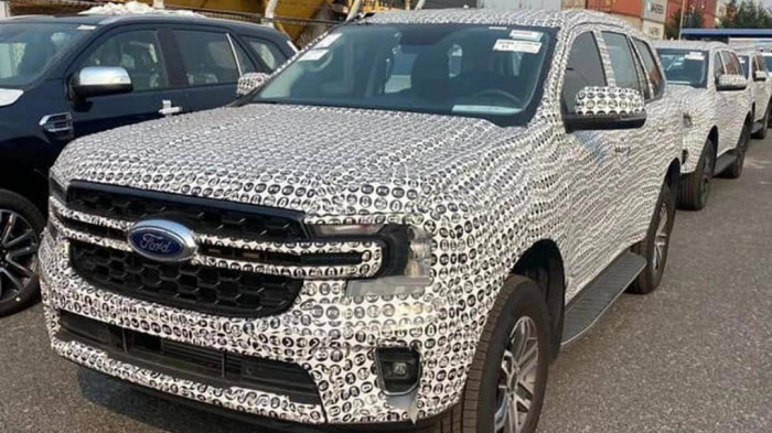 Ford Everest 2023 bất ngờ chạy thử tại Việt Nam