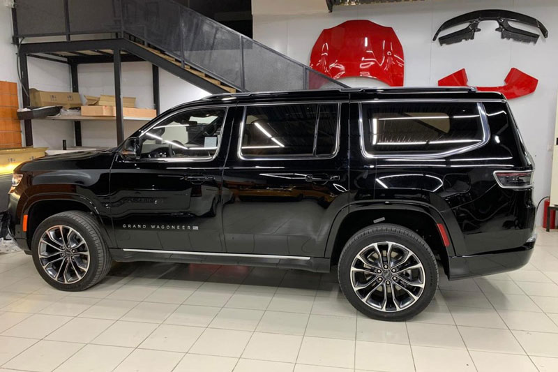 Jeep Grand Wagoneer 2022 đầu tiên có mặt tại Việt Nam, SUV hạng sang cỡ lớn cho ai thích hàng lạ