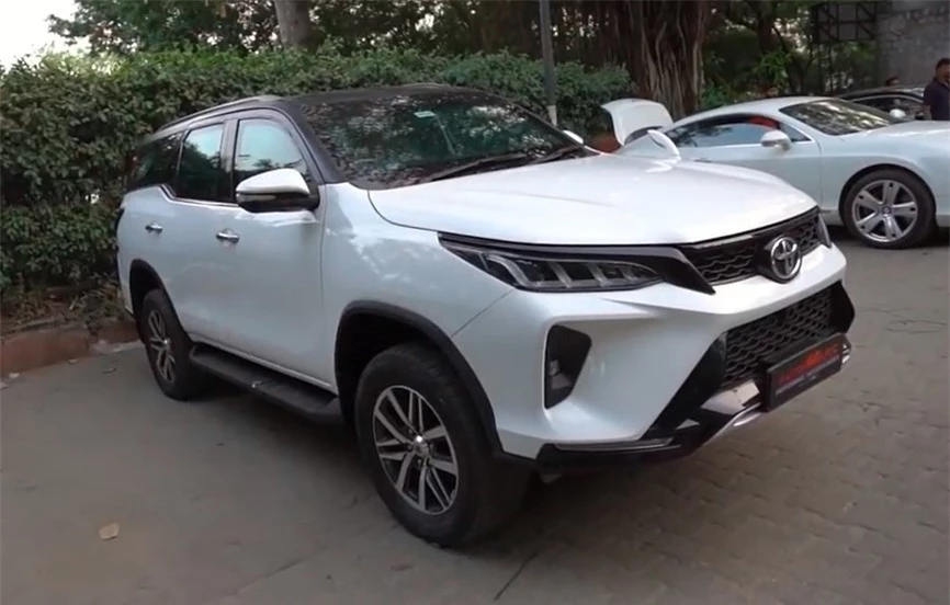 Chiếc Toyota Fortuner Legender bọc thép chống đạn này trông không khác gì xe tiêu chuẩn