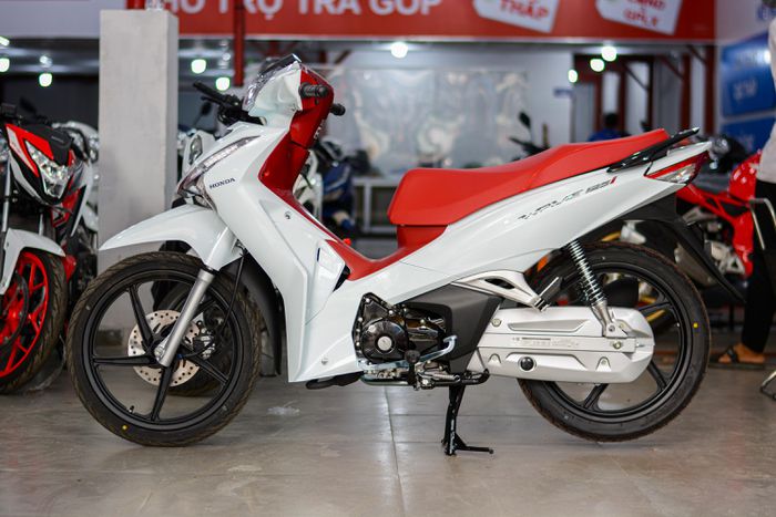 Honda Wave 125i nhập khẩu về Việt Nam, giá cao nhất 82 triệu đồng