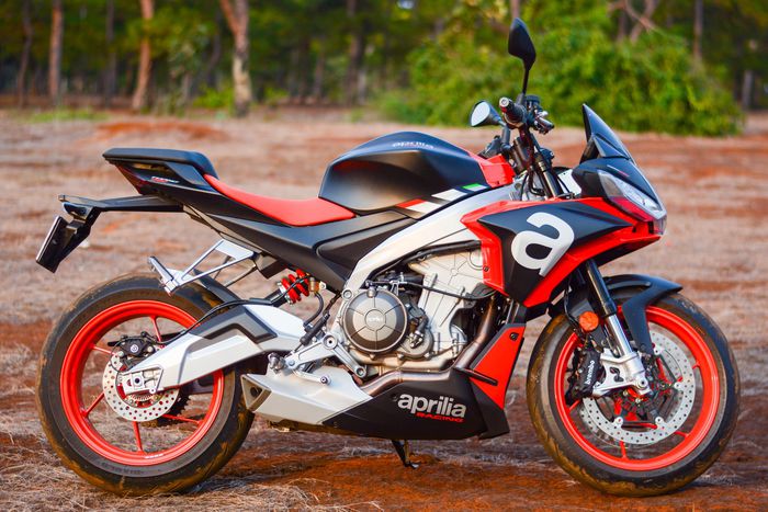 Đánh giá Aprilia Tuono 660: Nakedbike dáng lạ mắt, động cơ mạnh