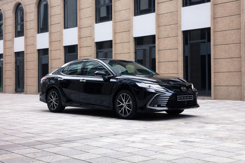 Toyota Camry kèm “lạc” kỷ lục 130 triệu đồng, đắt ngang Mercedes-Benz C-Class