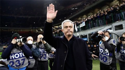 Mourinho và Roma tạm biệt Top 4