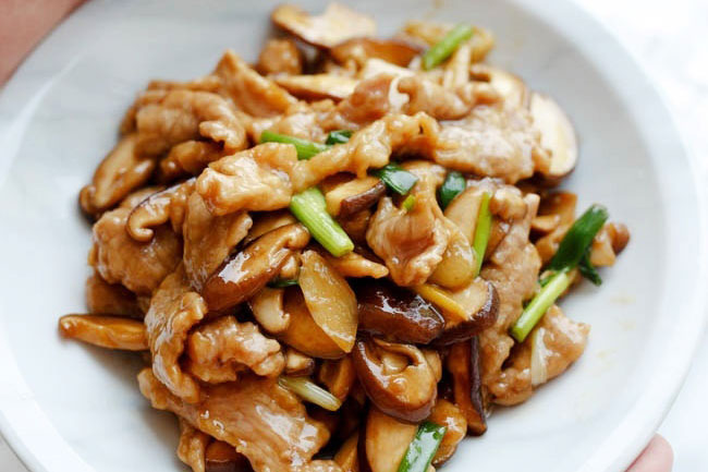 Thịt heo xào với nguyên liệu này, có ngay món ngon đậm vị cho gia đình đổi bữa