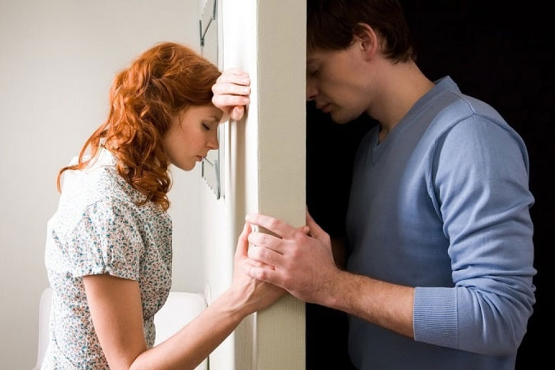 Cách xử lý khi bạn đời ngoại tình: Những sai lầm phổ biến