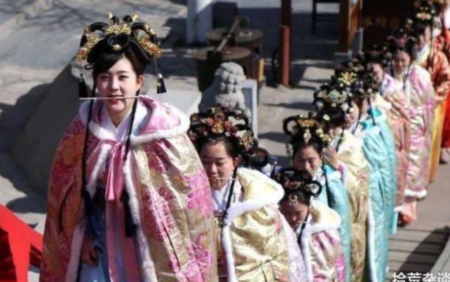 Quy trình tuyển chọn tú nữ cho vua: Cực gắt gao, 1 yêu cầu vừa nghe đã "ngượng chín mặt"