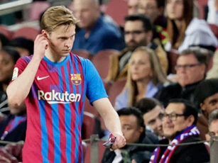 De Jong tức giận với HLV Xavi