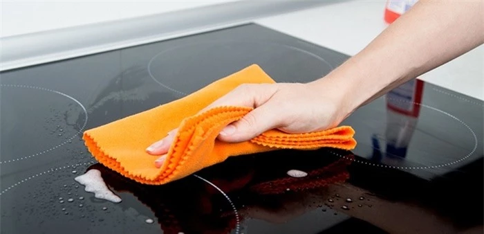 5 cách vệ sinh bếp từ đơn giản tại nhà, sạch tan vết cáu bẩn