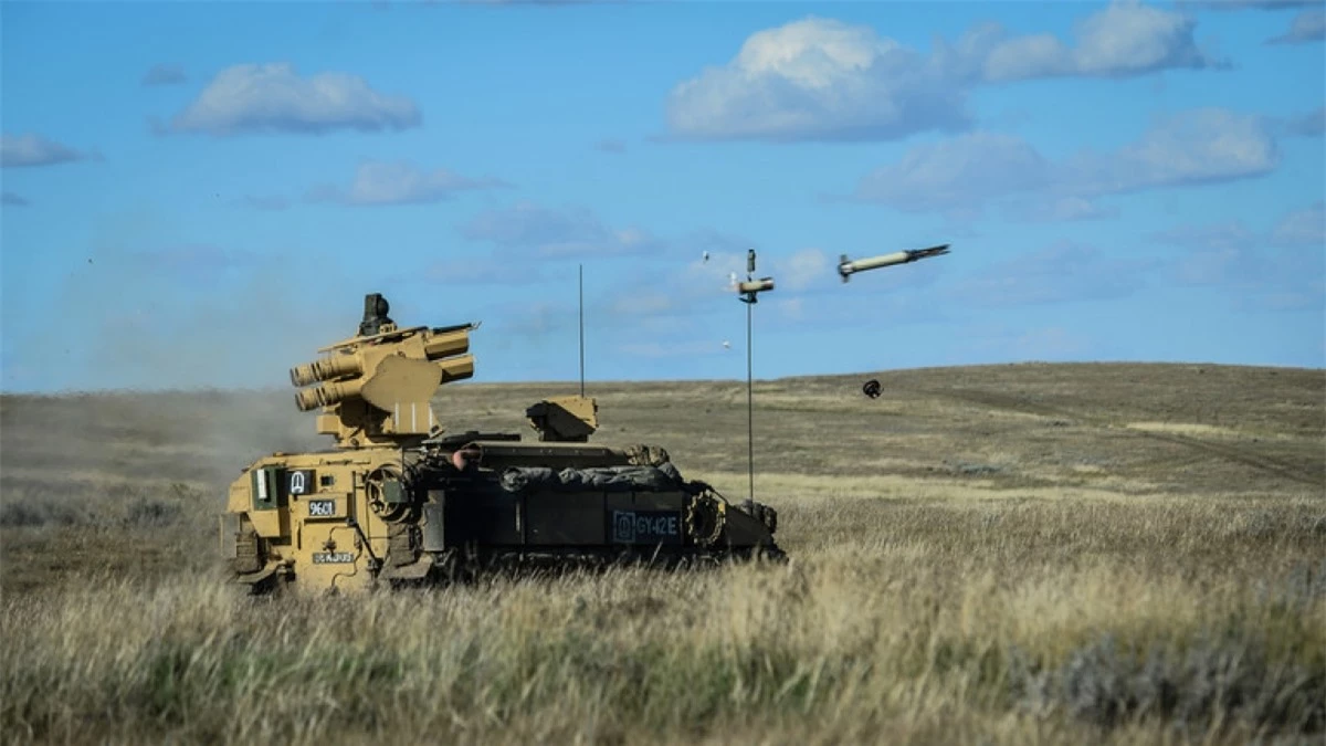 Tên lửa Starstreak phóng từ xe thiết giáp Stormer trong một cuộc tập trận ở Alberta, Canada năm 2014. Ảnh: Wikipedia