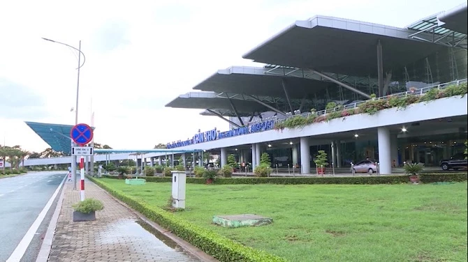 Sân bay Quốc tế Cần Thơ, một trong 6 sân bay lớn nhất nước đang là cửa ngõ kết TP Cần Thơ với cả nước và quốc tế.