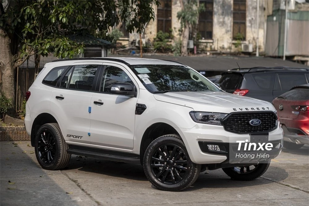 Ford Everest đời hiện tại.