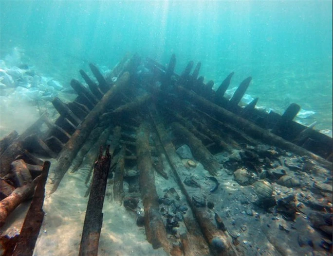 Tàu đắm 6 thế kỷ mang bộ xương lạ tiết lộ bóng ma giết chết 2/3 người châu Âu - Ảnh 2.