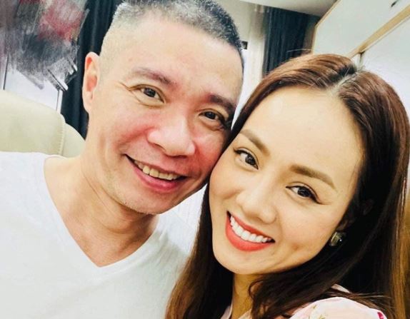 Ngủ dậy thì thấy hành động này của chồng, bà xã kém 15 tuổi của Công Lý rơi nước mắt vì quá xúc động