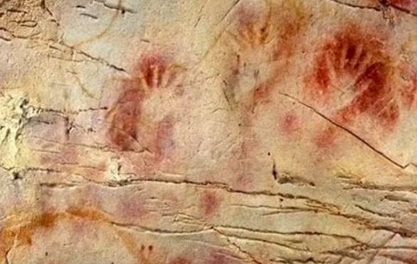 Dấu tay nghệ thuật trên đá của trẻ em thời tiền sử