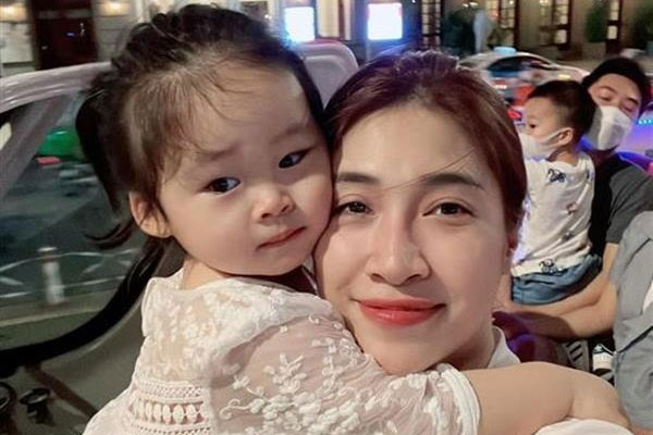 Pha Lê đuổi người giúp việc sau một tháng, nguyên nhân từ camera ghi trong nhà