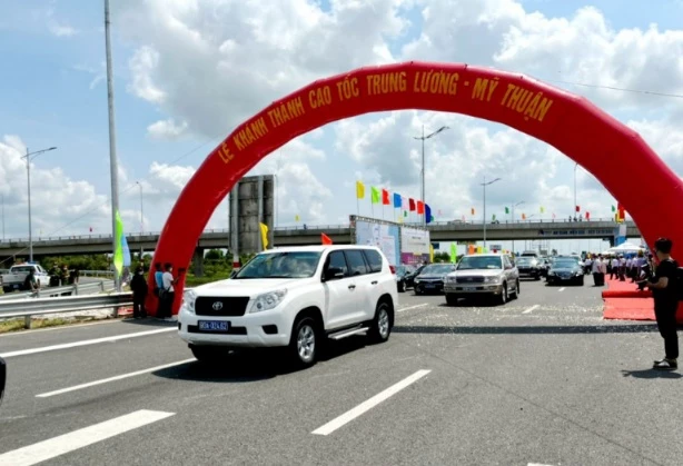 Dự án cao tốc Trung Lương - Mỹ Thuận chính thức thông xe từ ngày 30/4 tới.