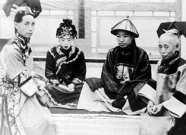 Bộ ảnh hiếm về hôn lễ quý tộc Trung Quốc thời nhà Thanh xưa, những gì khắc họa trong phim ảnh liệu có lừa dối?