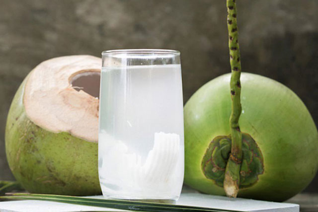 Điều bạn cần phải biết khi uống nước dừa