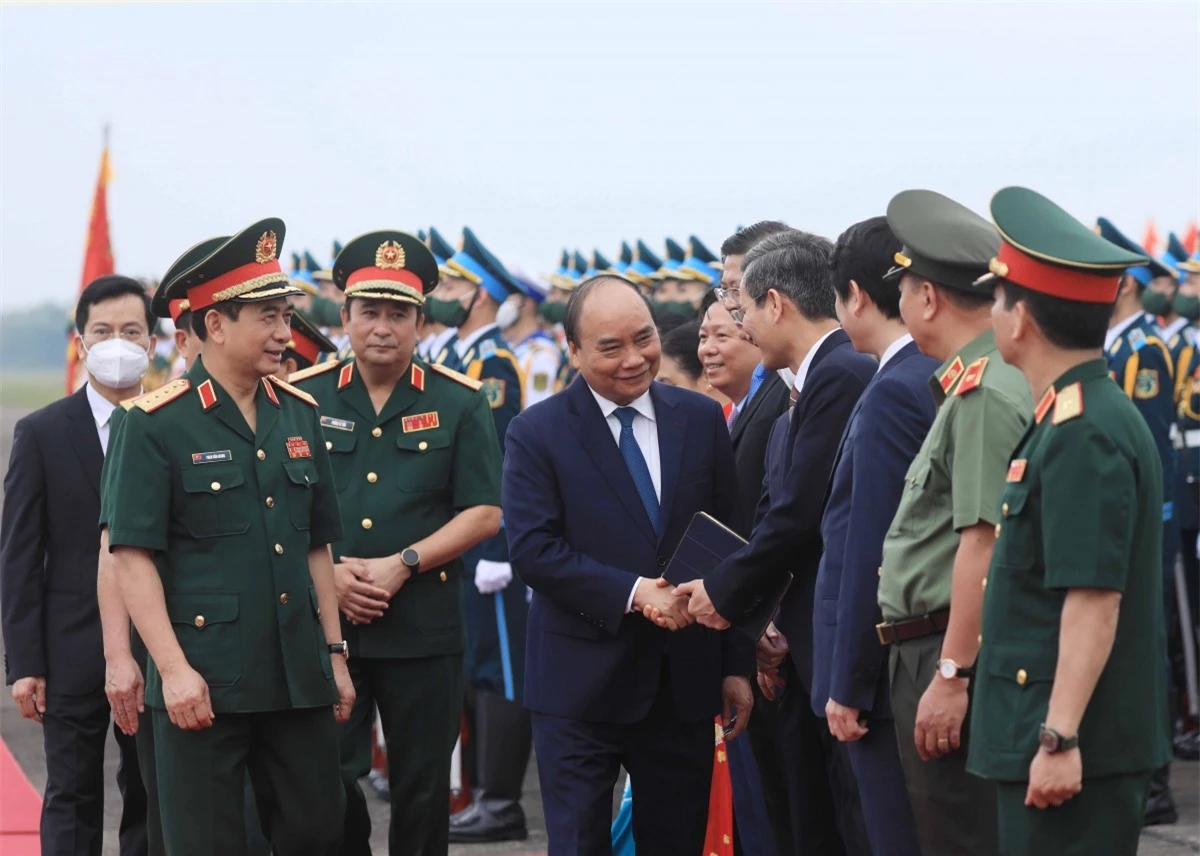 Chủ tịch nước ra sân bay tiễn đoàn cán bộ, chiến sĩ lên đường làm nhiệm vụ tại LHQ