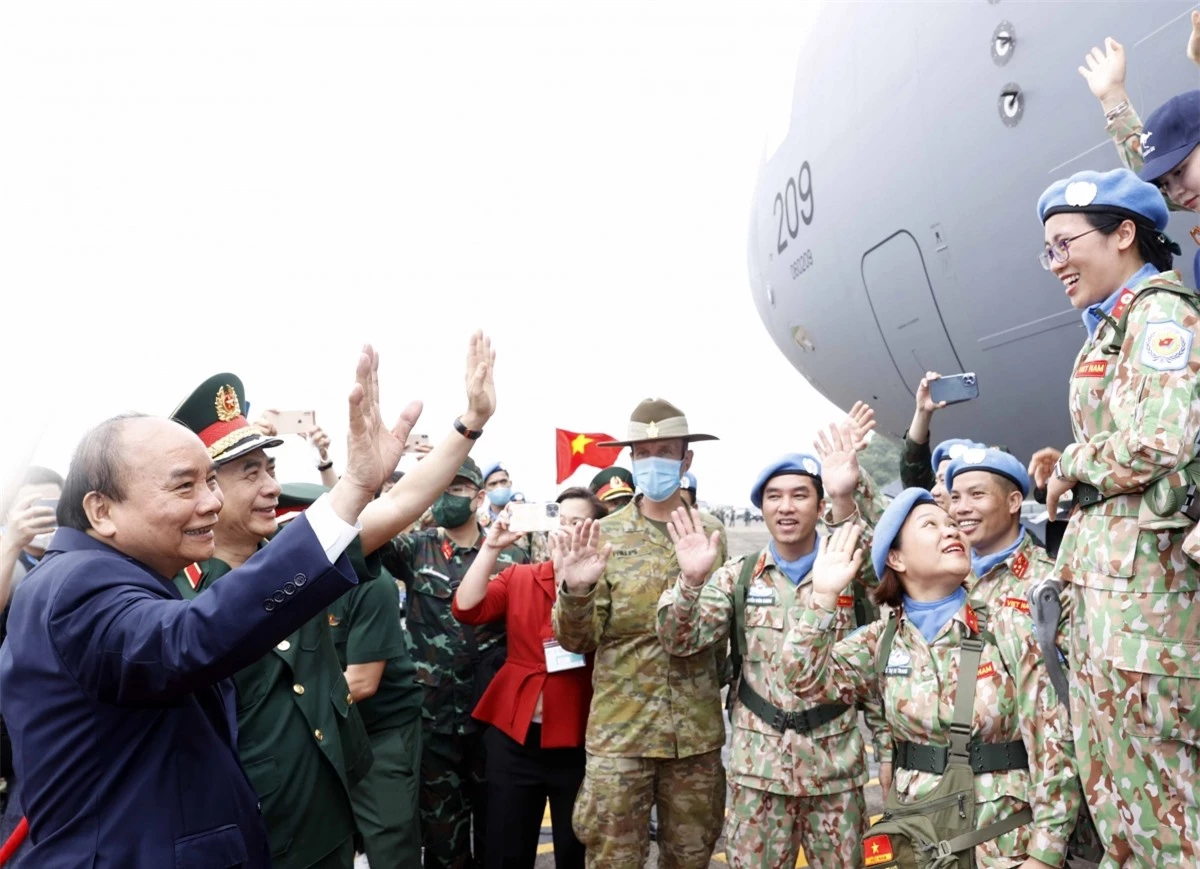 Chủ tịch nước chào tạm biệt đoàn cán bộ, chiến sĩ lên đường làm nhiệm vụ gìn giữ hòa bình LHQ.