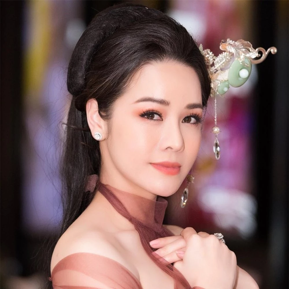 Nhật Kim Anh: 3 lần tự tử vì yêu, bị nghi là tiểu tam, U40 vẫn liên tục hẹn hò trai trẻ? - Ảnh 1.