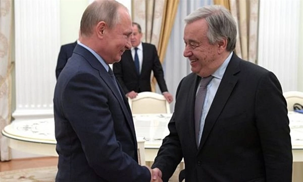 Tổng thống Putin (trái) bắt tay Tổng thư ký Liên Hợp Quốc Guterres. Ảnh: UN.