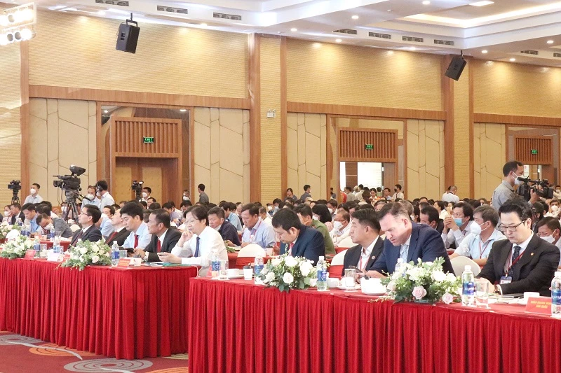 Hội nghị Xúc tiến đầu tư vào lĩnh vực nông nghiệp tỉnh Đắk Lắk năm 2022 thu hút hàng trăm nhà đầu tư trong và ngoài nước tham gia.