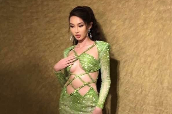 Hoa hậu Thùy Tiên diện váy cắt xẻ hở bạo dân tình 'rần rần bắn tim'