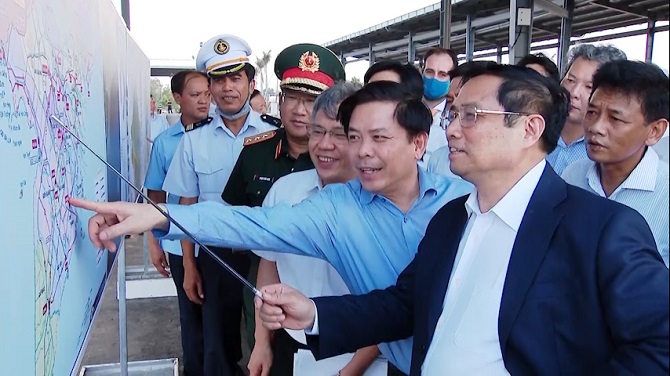 Thủ tướng Chính phủ Phạm Minh Chính khảo sát cảng biển lớn nhất Đồng bằng sông Cửu Long