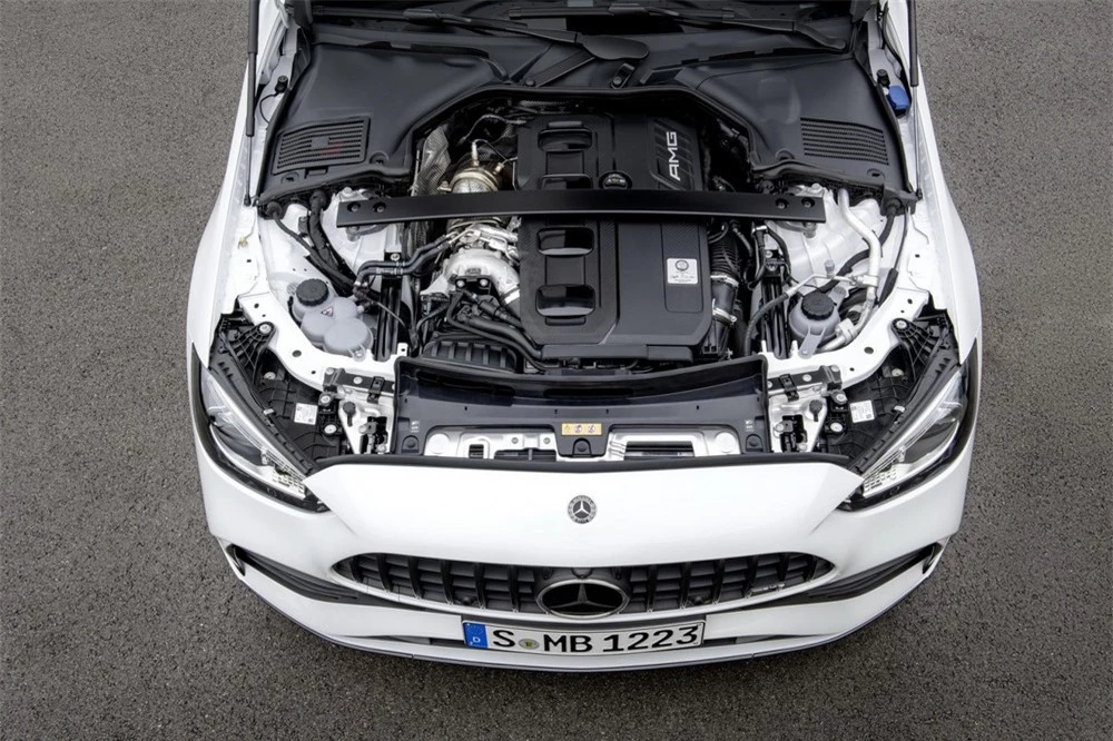 Mercedes-AMG C43 4Matic 2023 dùng động cơ xăng 4 xi-lanh mạnh mẽ