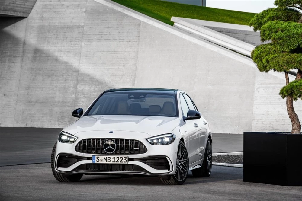 Mercedes-AMG C43 4Matic 2023 dùng lưới tản nhiệt Panamericana 