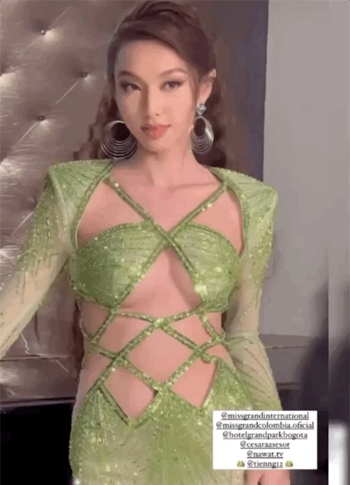 Hoa hậu Thùy Tiên diện váy cắt xẻ hở bạo dân tình 'rần rần bắn tim'