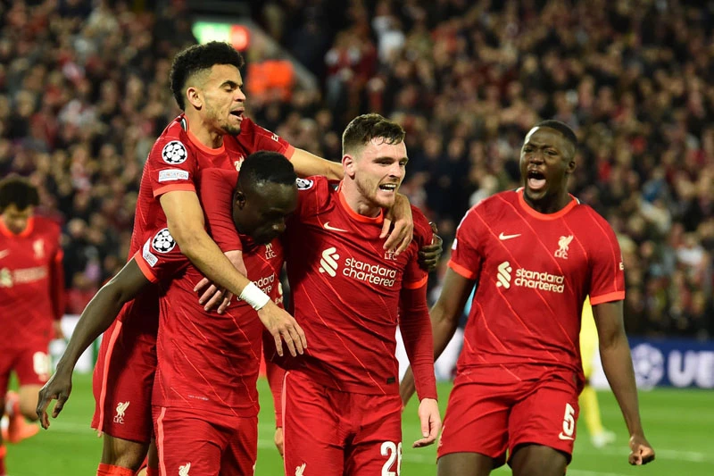 Liverpool mở toang cánh cửa vào chung kết.