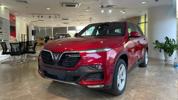 Giá lăn bánh xe VinFast Lux SA2.0 sau khi hưởng ưu đãi kép