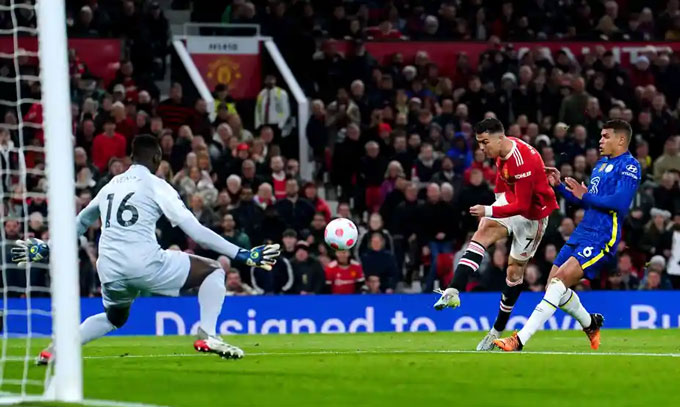Ronaldo ghi bàn đẹp mắt giải cứu MU khỏi thất bại trước Chelsea