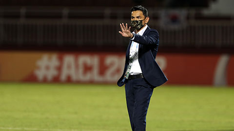 HLV Kiatisak  phân tích lý do khiến HAGL thua trắng trước Yokohama F.Marinos