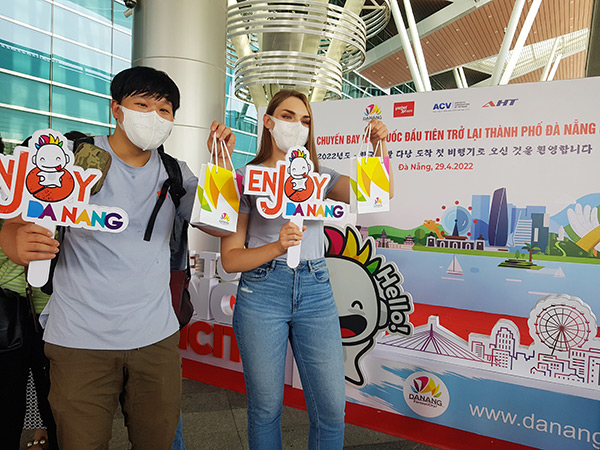 Đón chuyến bay thương mại đầu tiên từ Hàn Quốc trở lại Đà Nẵng sau dịch