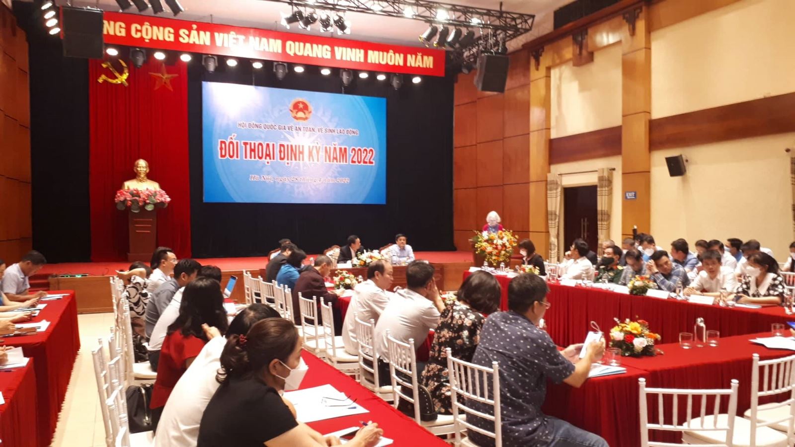 Đối thoại với doanh nghiệp về an toàn, vệ sinh lao động năm 2022