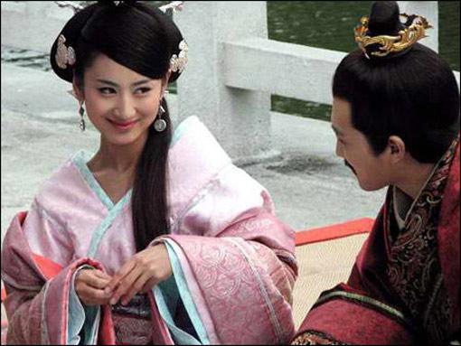 Bi kịch hoàng đế có nhiều thê thiếp nhưng không con, cuối cùng đột tử trên giường mỹ nhân