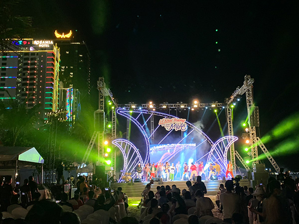 Đà Nẵng: Khai trương bãi biển đêm Mỹ An