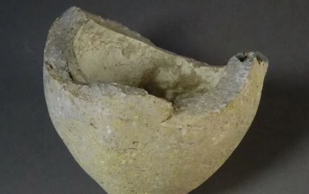 Tìm thấy chiếc bình gốm thời Trung cổ, chuyên gia phát hiện bí ẩn: Có thể gây ra vụ nổ