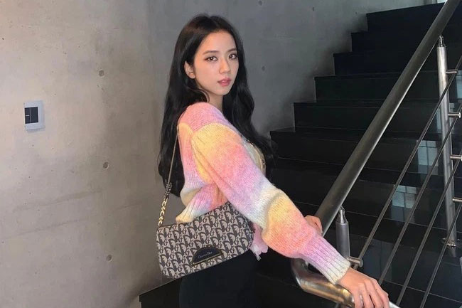 Thấp nhất BLACKPINK nhưng Jisoo vẫn có loạt tips diện váy ngắn hack dáng đỉnh cao