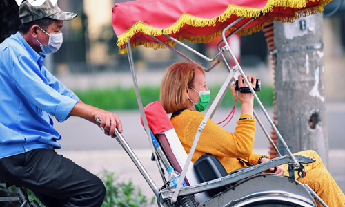 Tin mới nhất về tình hình dịch COVID-19 ở Hà Nội ngày đầu nghỉ lễ 30/4