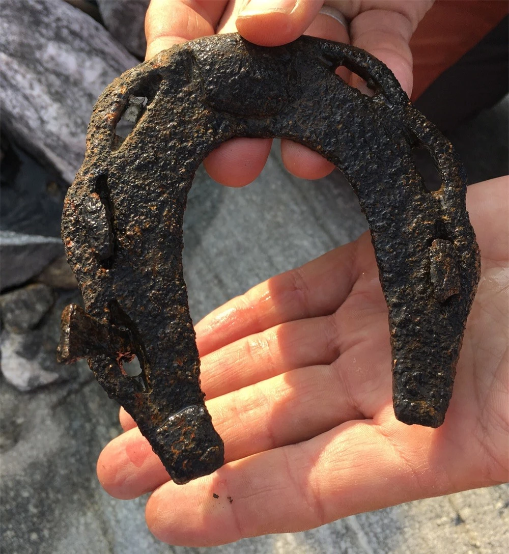 Băng tan trên núi Na Uy để lộ một chiếc giày 1.500 năm tuổi, chứa đựng bí mật thời trang cổ đại - Ảnh 7.