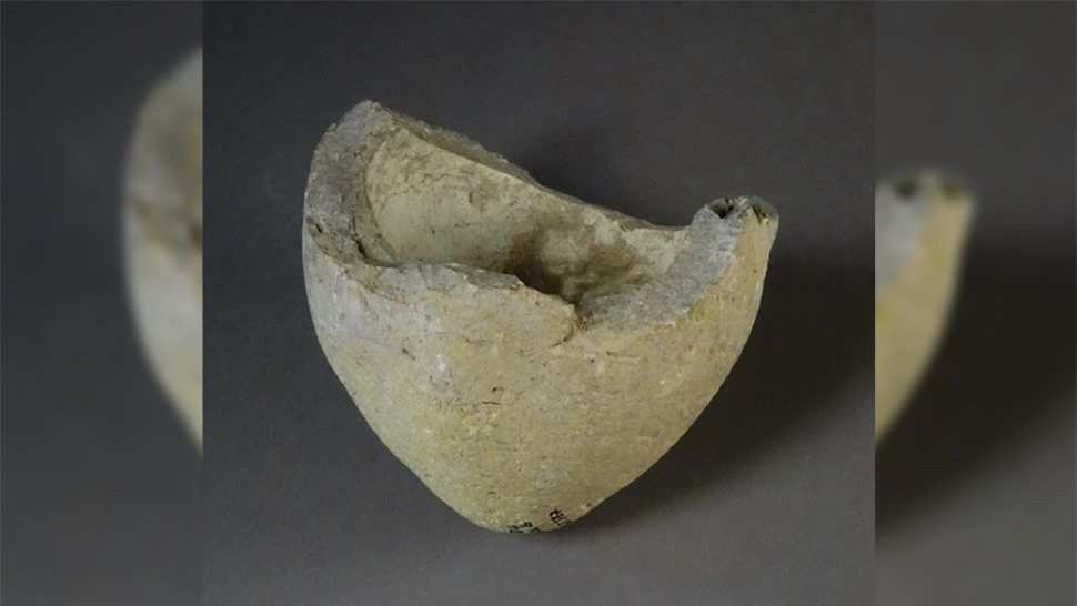 Tìm thấy chiếc bình gốm thời Trung cổ, chuyên gia phát hiện bí ẩn: Có thể gây ra vụ nổ - Ảnh 2.