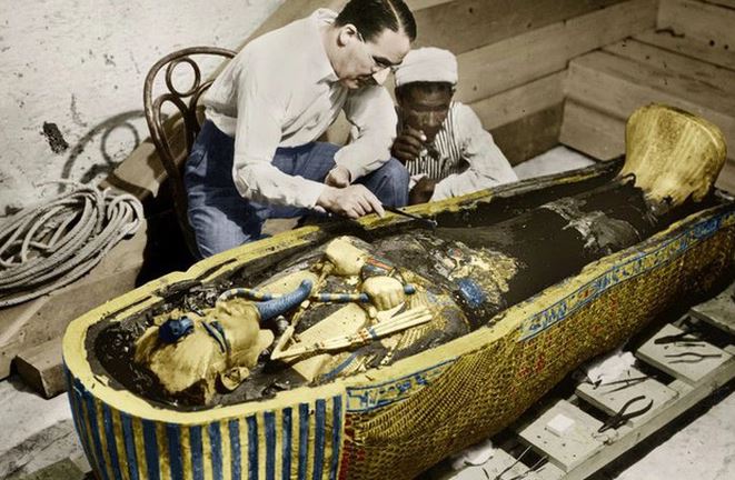 Mở nắp quan tài Pharaoh, chuyên gia ngạc nhiên: Giá trị thứ này vượt xa vàng bạc châu báu