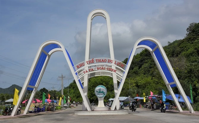 “Bay trên Phụng Hoàng Sơn” đã trở thành sự kiện thường niên của huyện Tri Tôn