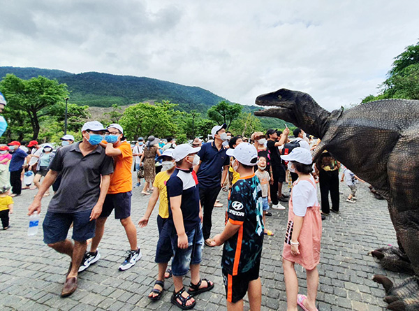 Du khách đến các khu, điểm du lịch lớn trên địa bàn Đà Nẵng trong tháng 4/2022 tăng mạnh