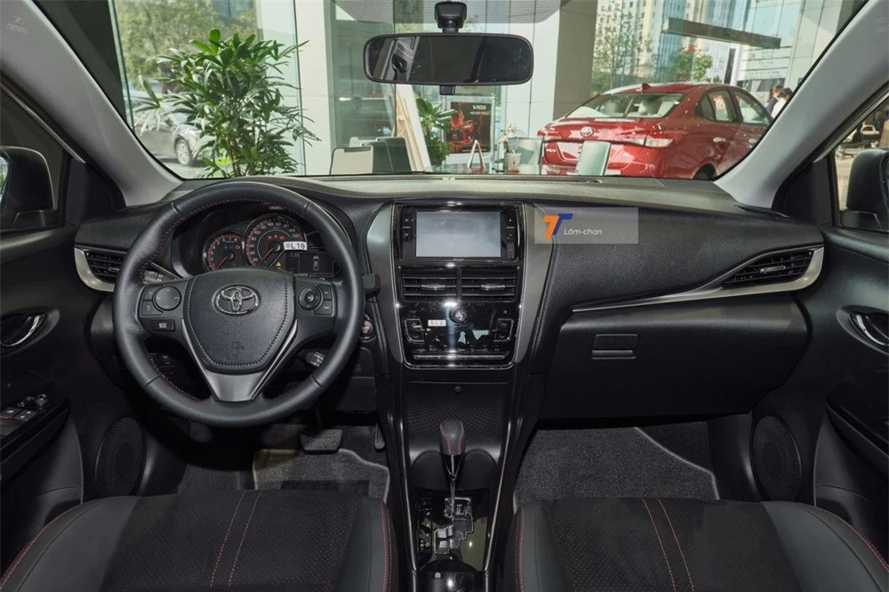 Nội thất của Toyota Vios GR-S.