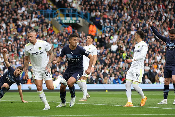 Man City thắng nhàn, đòi lại ngôi đầu từ tay Liverpool